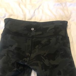 Wunder Under Crop Camo Leggings - 21"